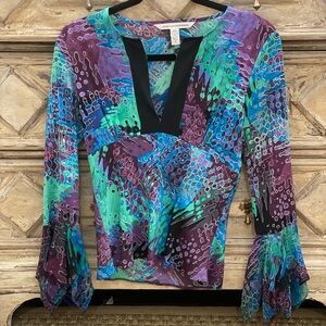 Vintage Diane Von Furstenberg Size 4 Silk Top
EUC